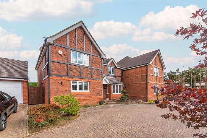 5 Bedroom Detached House For Sale In Primrose Gardens, Leighton Buzzard, LU7