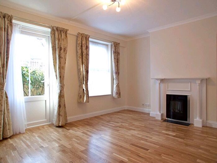 2 Bedroom Apartment To Rent In Riverside Mansions, Riverside Mansions, Milk Yard, Wapping, E1W