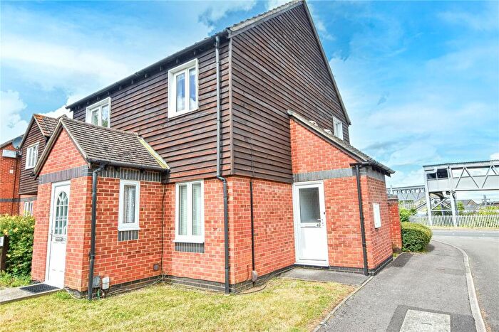 2 Bedroom Maisonette To Rent In All Saints Court, Didcot, Oxfordshire, OX11