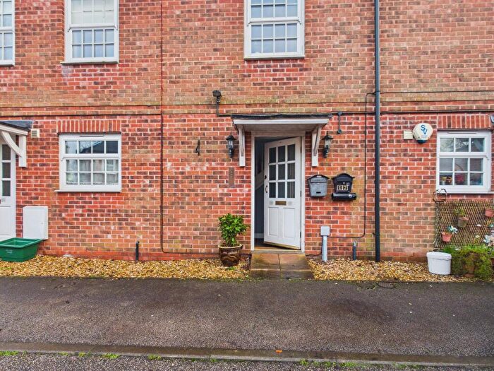 2 Bedroom Flat To Rent In Brumby Hall Gardens, Scunthorpe, DN17