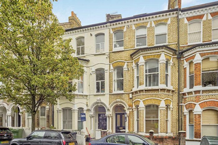 2 Bedroom Flat To Rent In St. Luke's Avenue, Clapham, SW4