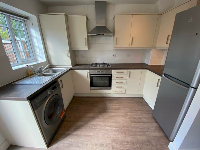 3 Bedroom House To Rent In Wolsey Island Way, Leicester, LE4