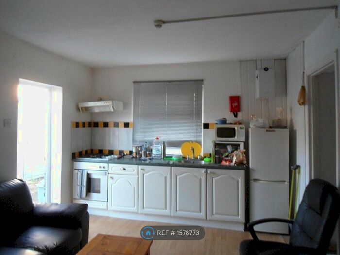 Studio To Rent In Hounslow, Middlesex, TW3