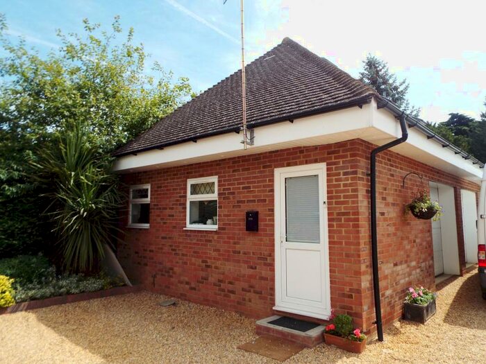 Apartment To Rent In Old Town, SG1