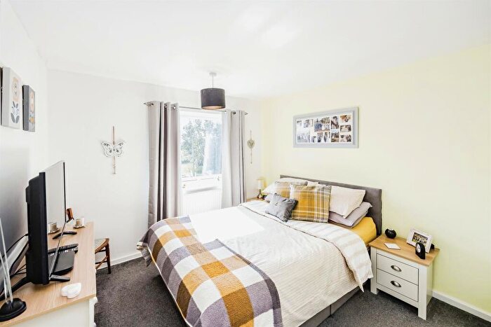 3 Bedroom End Of Terrace House For Sale In Dudley Crescent, Halifax, HX2