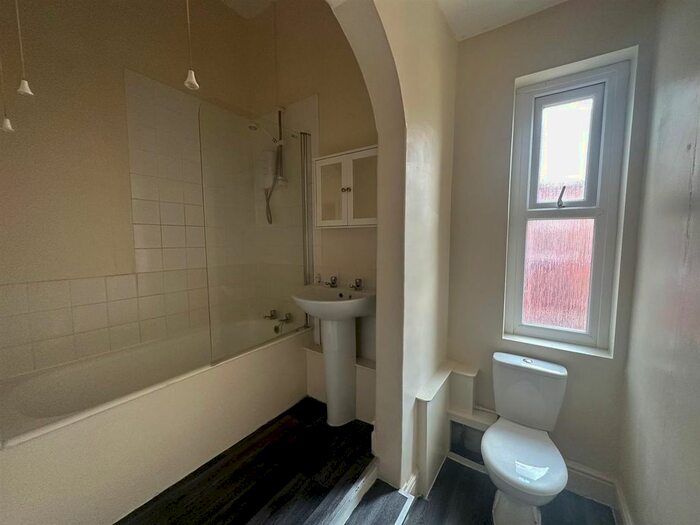 2 Bedroom Flat To Rent In Highfield Park, Rhyl, LL18