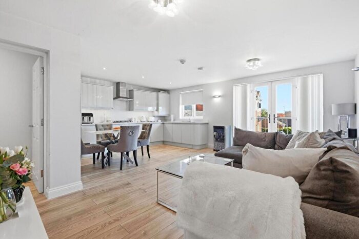 2 Bedroom Maisonette For Sale In London Road, Hadleigh, Benfleet, SS7