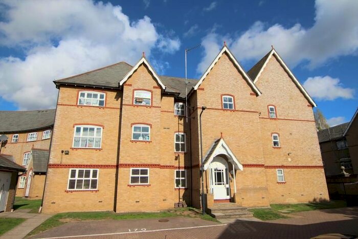 2 Bedroom Flat To Rent In Chamberlayne Avenue, Wembley, HA9