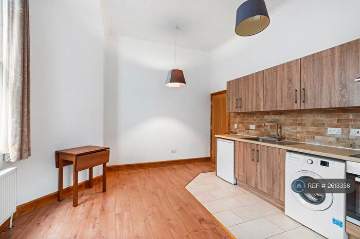 3 Bedroom Flat To Rent In Brighton And Hove, Brighton And Hove, BN2