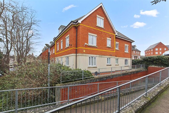 2 Bedroom Flat To Rent In Rectory Gardens, Irthlingborough, NN9