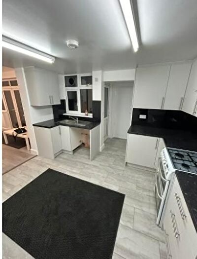 4 Bedroom Flat To Rent In Aberdour Rd, London, IG3