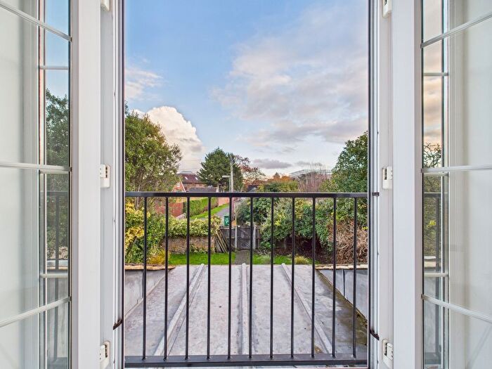 1 Bedroom Flat To Rent In Cherry Orchard, Staines-Upon-Thames, Middlesex, TW18