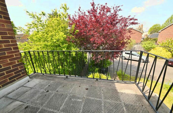 2 Bedroom Maisonette To Rent In Belvedere Close, Teddington, TW11
