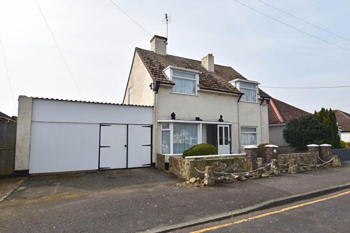 4 Bedroom Detached House For Sale In Lyndhurst Road, Dymchurch, Romney Marsh, TN29