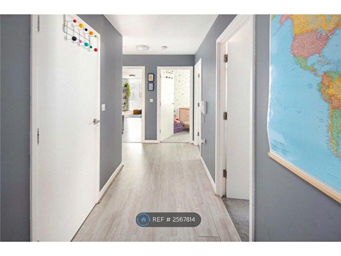 3 Bedroom Flat To Rent In Vertex Tower, London, SE8