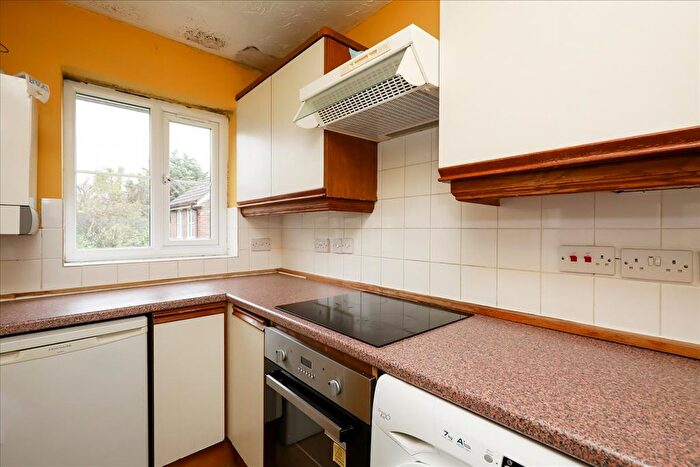 1 Bedroom Flat To Rent In Godolphin Place, Acton, W3