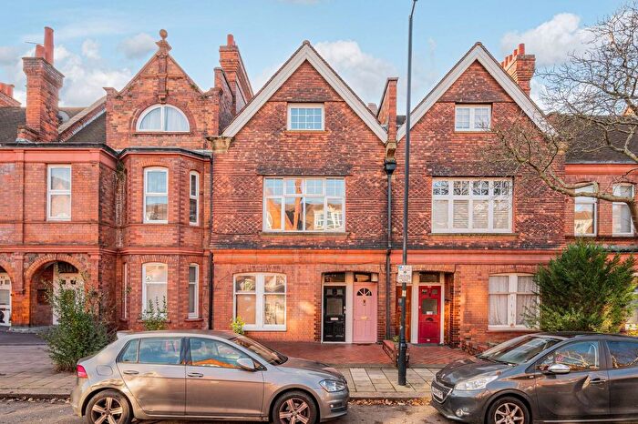 2 Bedroom Flat For Sale In Barcombe Avenue, Streatham Hill, London, SW2