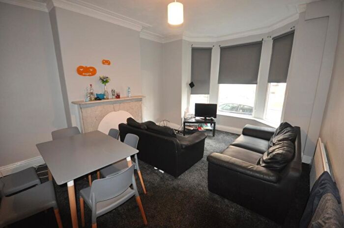 5 Bedroom Terraced House To Rent In Ebberston Terrace, Hyde Park, Leeds, LS6