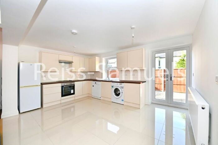 6 Bedroom Terraced House To Rent In Lockesfield Place, Tower Hamlets, London, E14