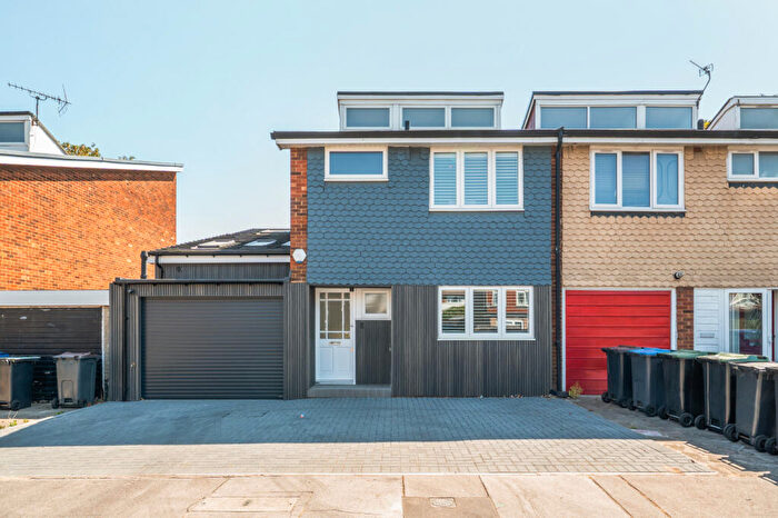 5 Bedroom Garage / Parking To Rent In Pittville Gardens, London, SE25