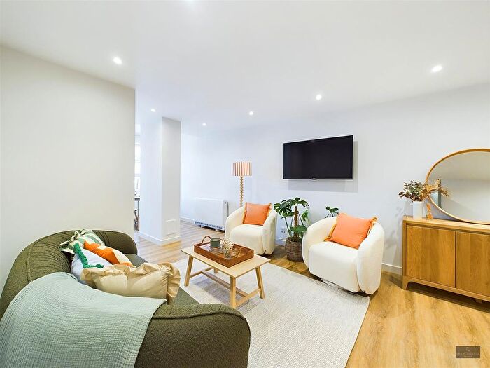 2 Bedroom Flat To Rent In South Street, Exeter, EX1