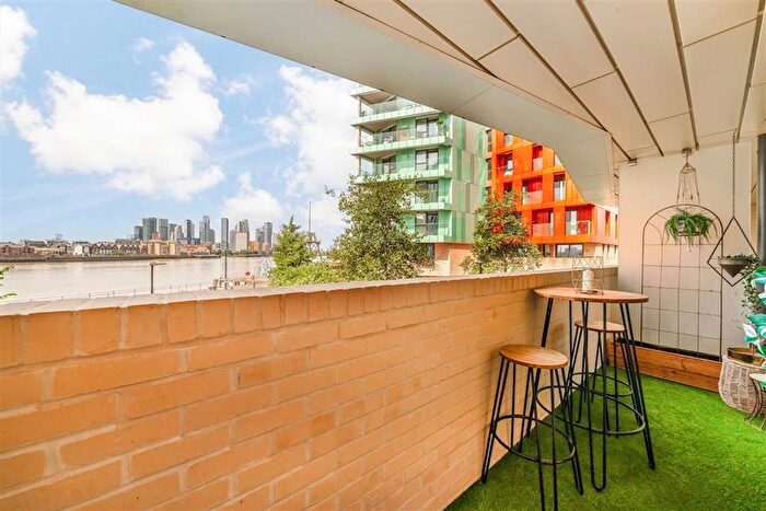 2 Bedroom Flat For Sale In Cable Walk, Greenwich, SE10