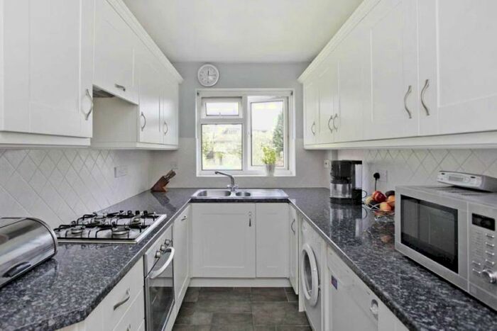 2 Bedroom Flat To Rent In Clifton Road, London, SW19