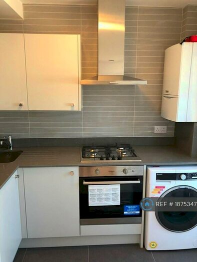 1 Bedroom Flat To Rent In Goldbeaters Grove, Edgware, HA8