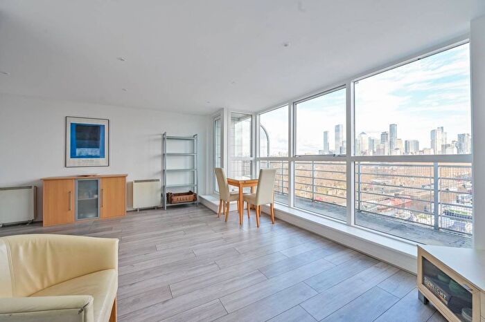 2 Bedroom Flat For Sale In Baltic Quay, Canada Water, London, SE16