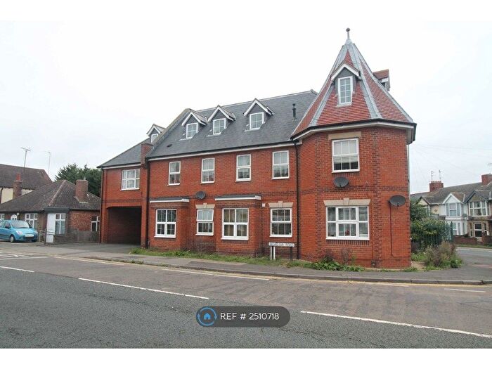 3 Bedroom Flat To Rent In Irchester Road, Rushden, NN10