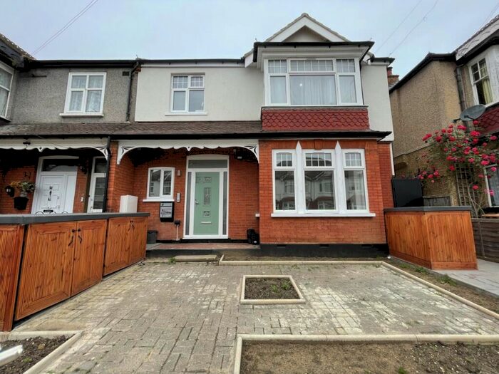 4 Bedroom Flat To Rent In Flat Radnor Road, Harrow, HA1