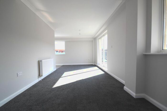 1 Bedroom Flat To Rent In West Road, Westcliff-On-Sea, SS0