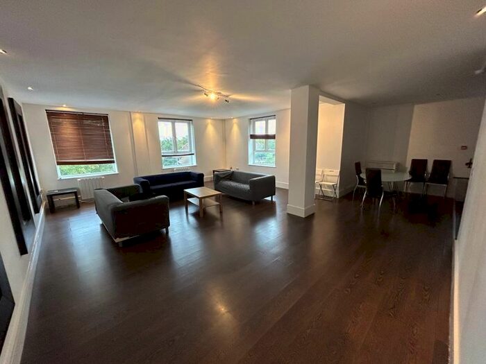 3 Bedroom Flat To Rent In Woodgrange Avenue, Kenton, Harrow, HA3