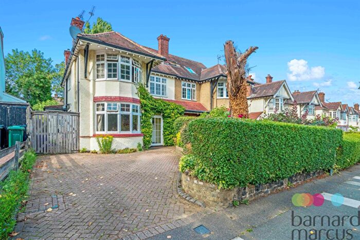 4 Bedroom Semi-Detached House For Sale In Ravensdale Avenue, London, N12
