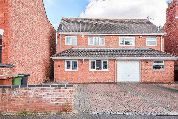 3 Bedroom Semi-Detached House For Sale In College Street, Wellingborough, NN8
