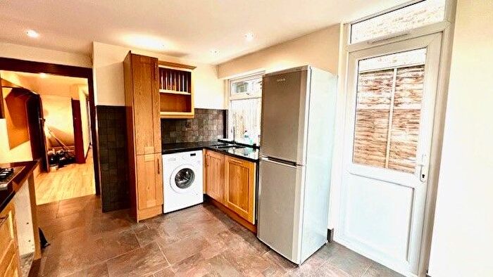 1 Bedroom Flat To Rent In Chigwell Road, Woodford Green, IG8