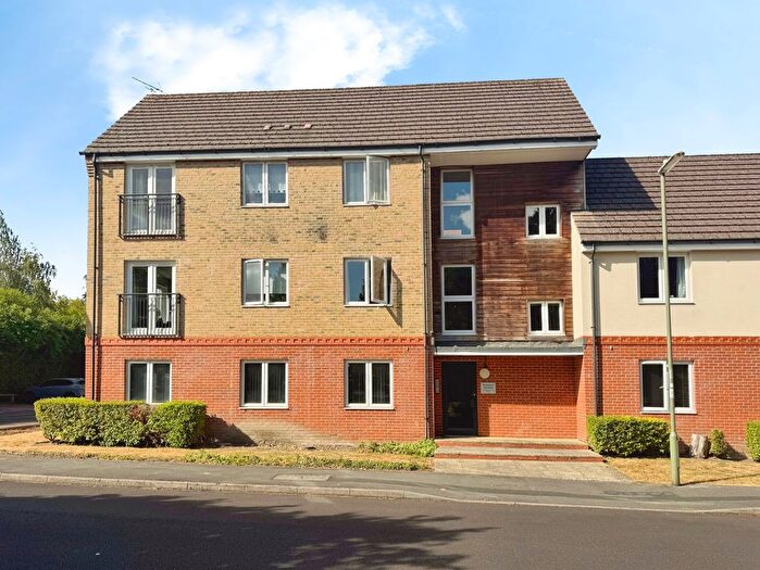 2 Bedroom Flat For Sale In Skippetts Gardens, Basingstoke, Hampshire, RG21