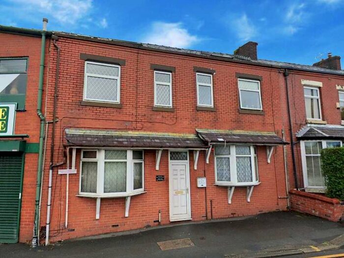2 Bedroom Flat To Rent In Oldham Road, Oldham, OL2