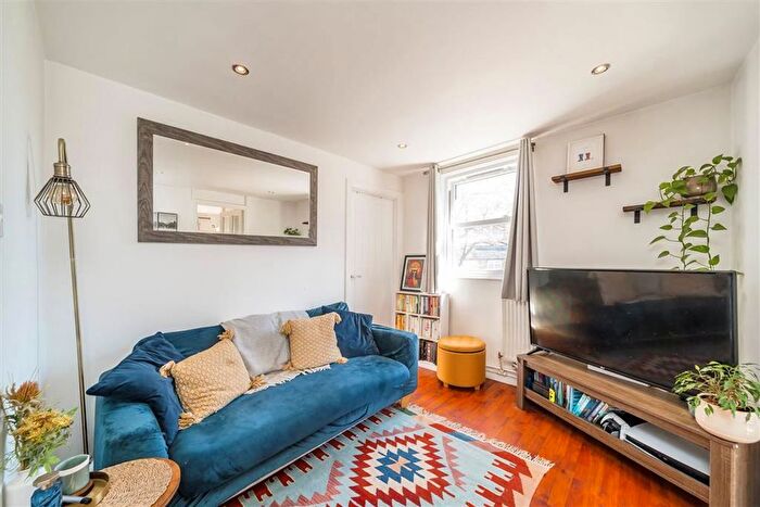 2 Bedroom Flat For Sale In Wilcox Close, South Lambeth, SW8