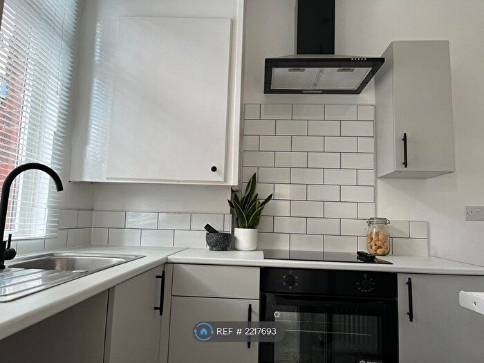 3 Bedroom Terraced House To Rent In Greenock Place, Leeds, LS12