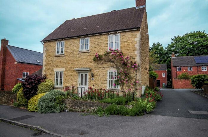 3 Bedroom Detached House To Rent In Downham View, Dursley, GL11
