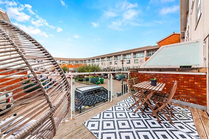 3 Bedroom Town House For Sale In Taliesin Court, Chandlery Way, Cardiff Bay, CF10