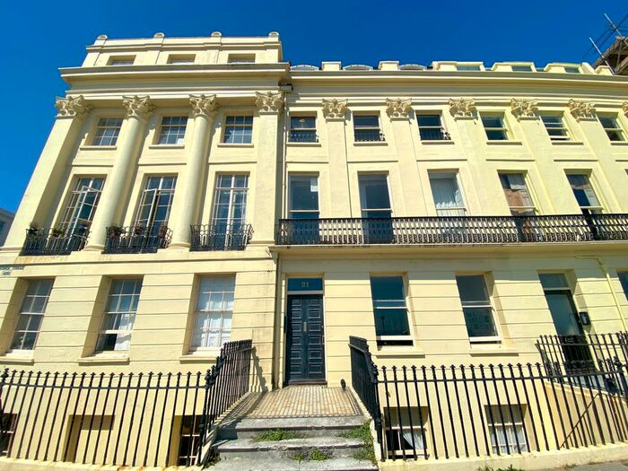 2 Bedroom Flat For Sale In Brunswick Terrace, Hove, BN3