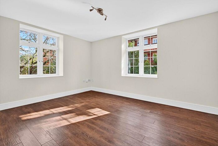 2 Bedroom Apartment To Rent In Halton Road, London, N1