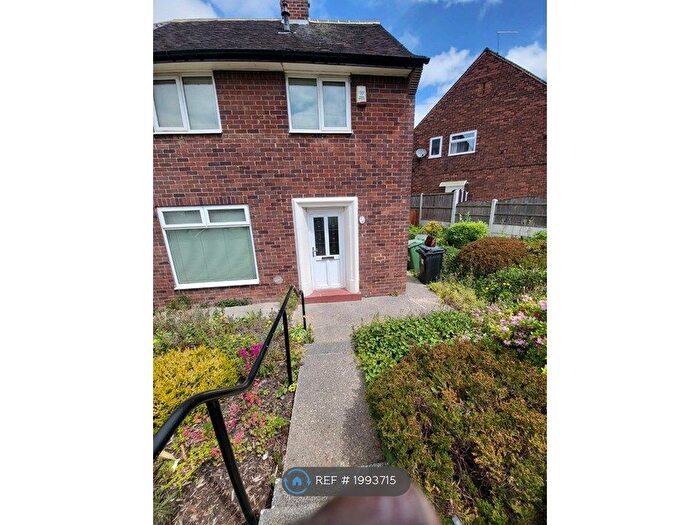 2 Bedroom Semi-Detached House To Rent In Town Street, Leeds, LS10