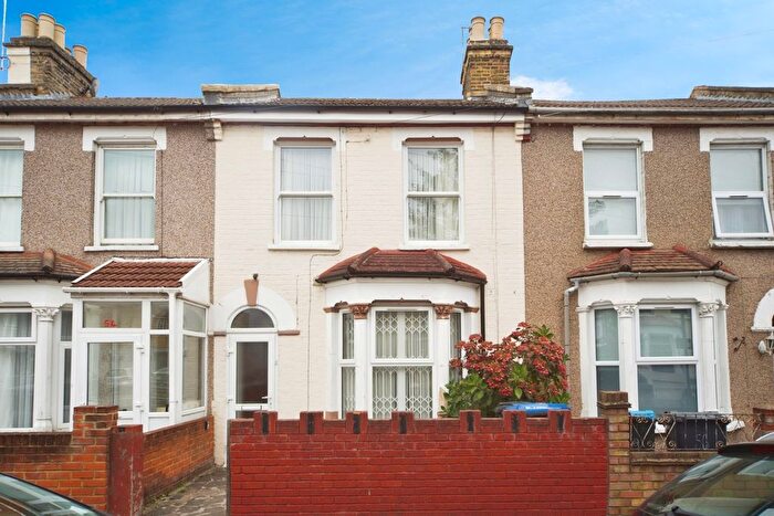 2 Bedroom Terraced House For Sale In Kings Road, London, N18