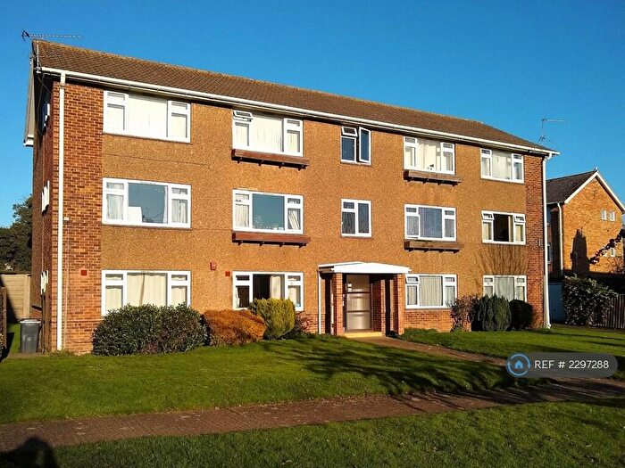 3 Bedroom Flat To Rent In Shaftesbury Road, Canterbury, CT2