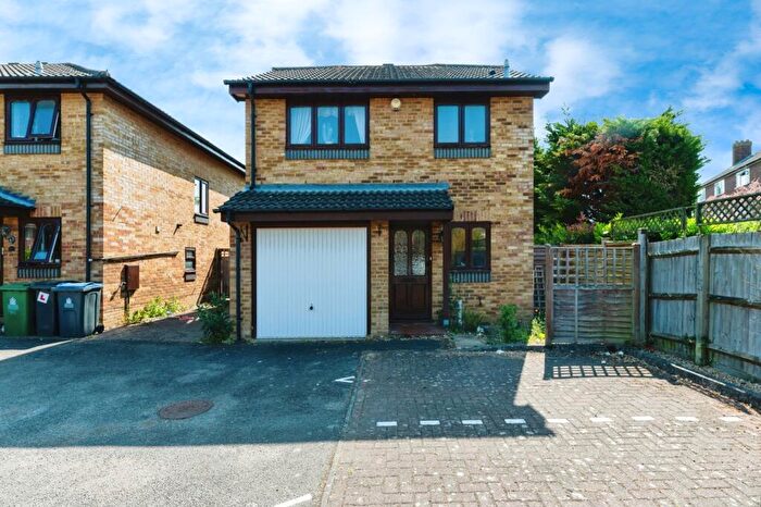 3 Bedroom Detached House For Sale In Juniper Close, Chessington, Surrey, KT9