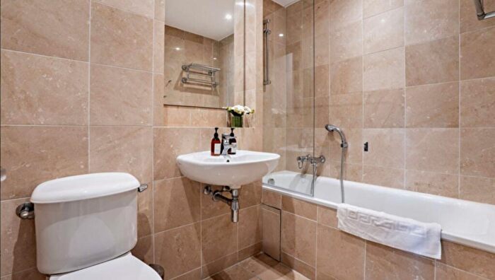 2 Bedroom Apartment To Rent In Apartment A, Westferry Circus, London, E14