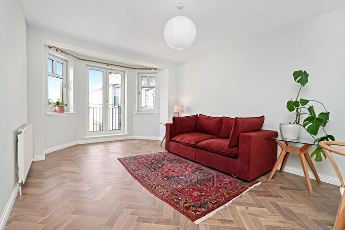 2 Bedroom Flat To Rent In Sinclair Place, Gorgie, Edinburgh, EH11